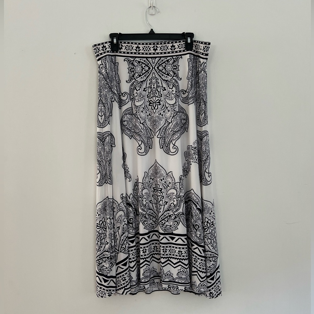 Size L INC International Concepts GORGEOUS Blue and White EMBELLISHED SKIRT